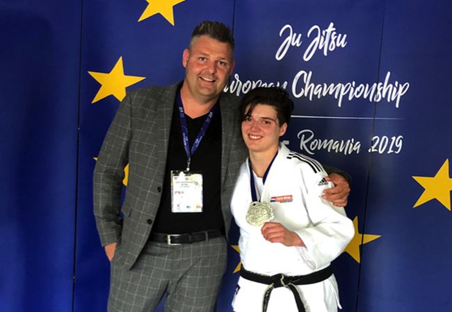 Fighting jiu jitsu: Aafke van Leeuwen pakt EK-zilver