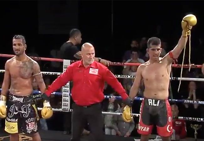 Comeback kickboks legende Ali Gunyar valt in het water!