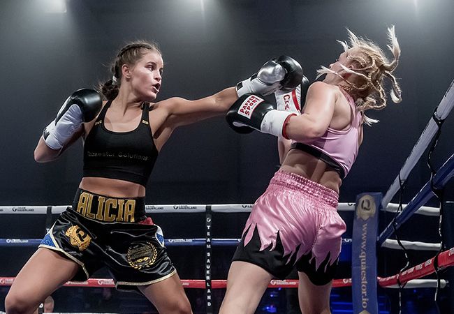 Prof  boksen: Nederlandse Alicia Holzken pakt winst in Denemarken