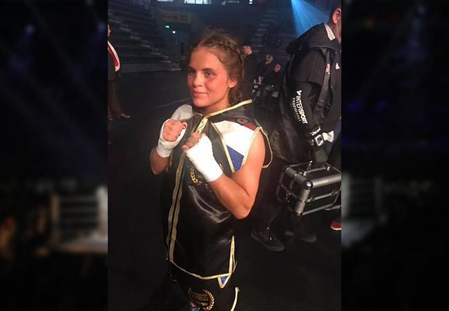 Alicia Holzken pakt zege tijdens prof boks debuut in Duitsland