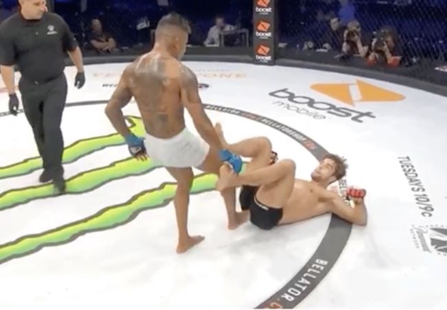 Teen in 'anus' tegenstander: MMA-vechter bestraft (video)