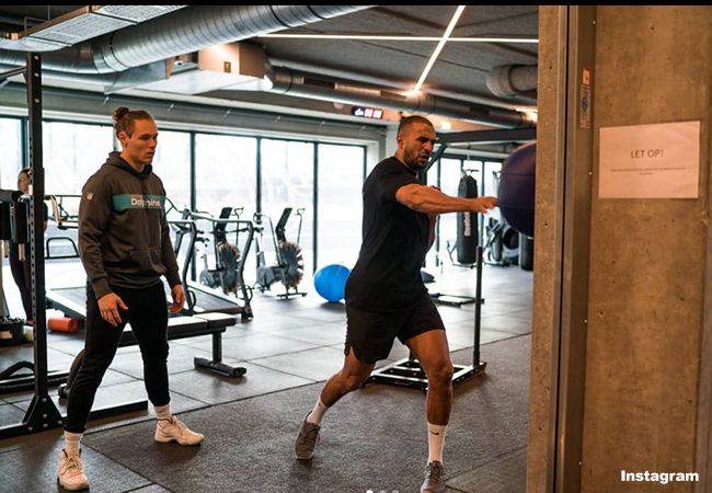 Badr Hari versterkt 'Badr Army': Huurt top trainer in