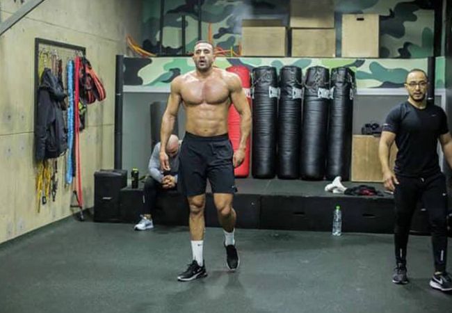 Column: kickboks legende Badr Hari krijgt men toch niet klein