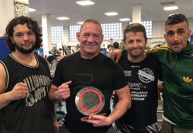 Kampioenen coach Bert Kops ontvangt onderscheiding