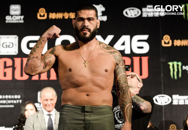 Ex-UFC Reus 'Bigfoot' Silva stapt in het blote vuist boksen