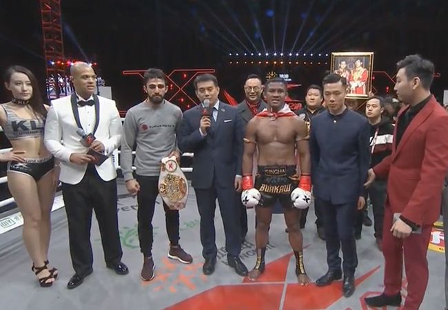 VIDEO: Buakaw Banchamek wint van Nayanesh Ayman met snelle knockout