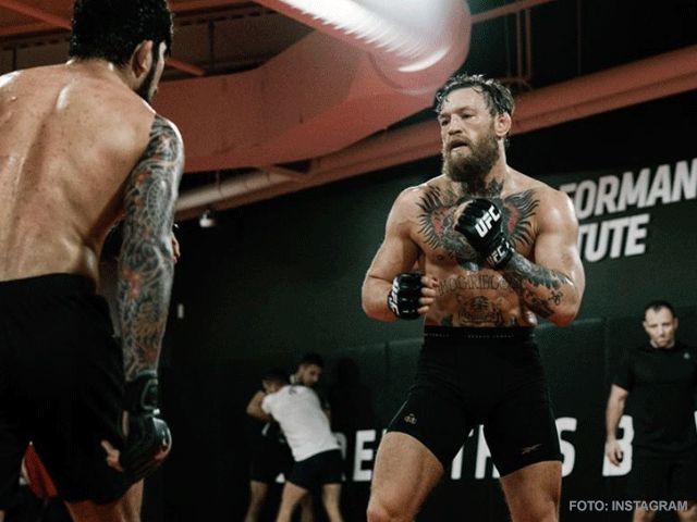 Conor McGregor verslaat Anthony Joshua en Deontay Wilder
