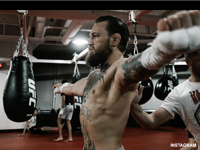 MANAGER DREIGT: 'Conor McGregor dood of een rolstoel in'