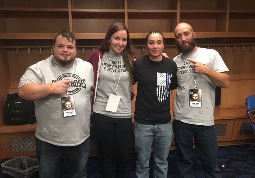 MMA vechter Ashley "Smashley" Cummings succesvol op haar boks debuut