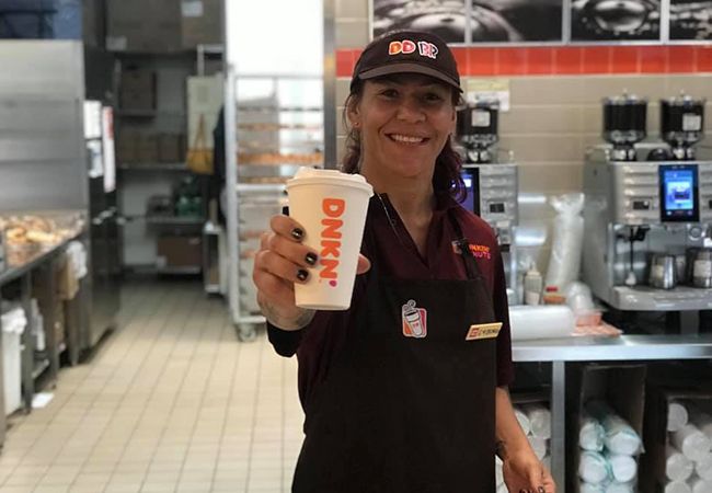 Ex UFC vechter Cris Cyborg krijgt aanbod van 1 miljoen: Kiest voor Fastfood baan