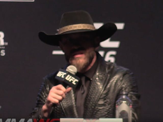 VALS SPEL: UFC vechter Donald Cerrone haalt uit naar fans