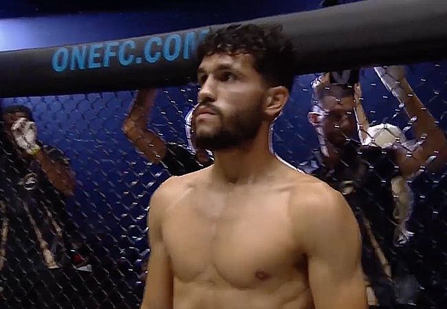 Ilias Ennahachi pakt wereldtitel in ONE championship debuut