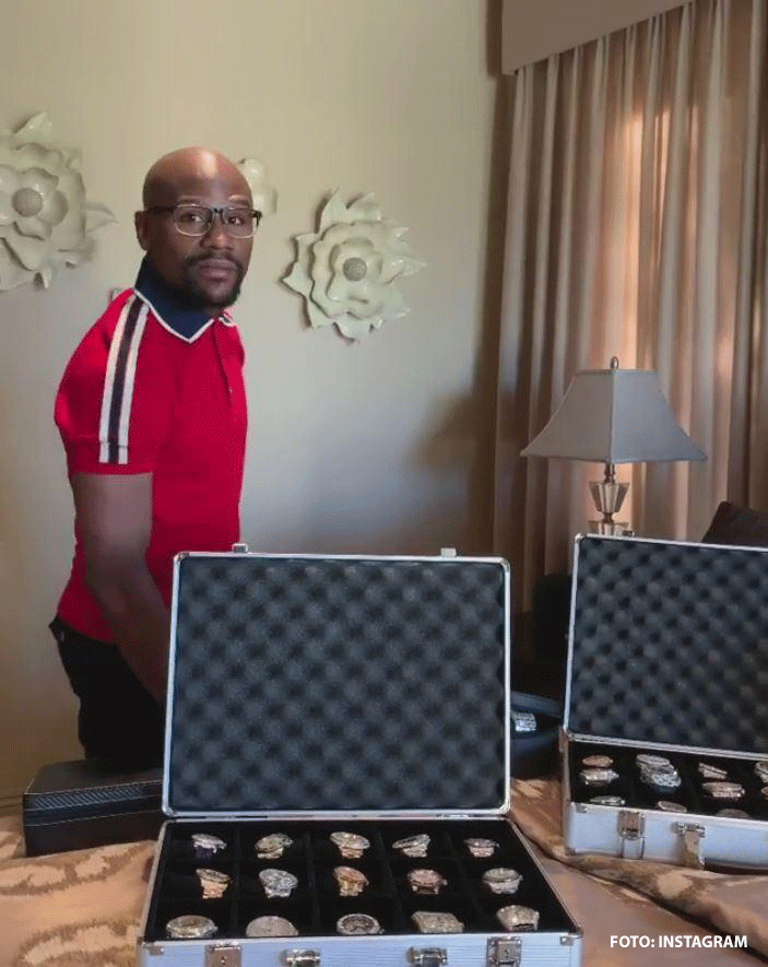 OPSCHEPPEN: Bokslegende Floyd Mayweather toont rijkdom