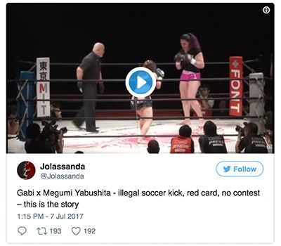 Video: Reuzin Gabi Garcia's illegale voetbalschop tegen minuscule tegenstandster