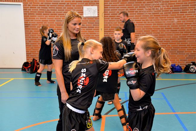 Leden dojo Sakura in de ban van Kickboks en MMA talent Mellony Geugjes