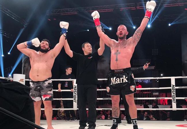 Vechtsport verbroedert: Ismael Lazaar en Mark Godbeer geven het goede voorbeeld