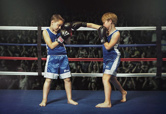 Regels voor contact naar het hoofd onder 18 jaar bij training