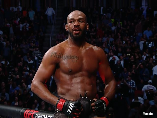 UFC-kampioen Jones: 'Vechten, eerst over de brug komen'