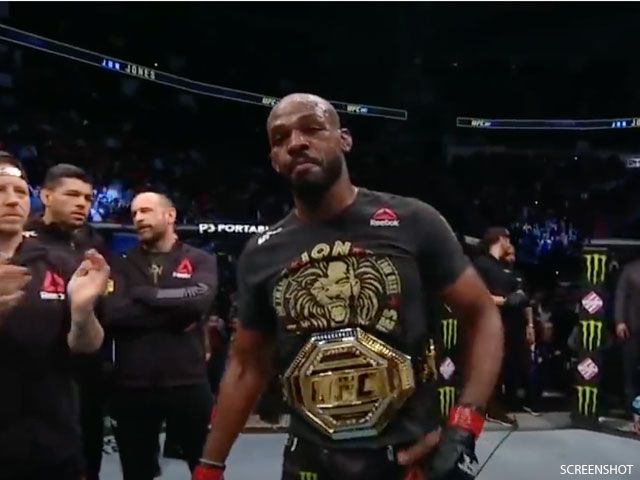 UFC Kampioen Jon Jones bereidt zich voor op lange afwezigheid