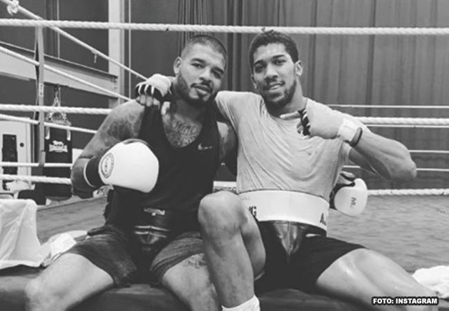 Tyrone Spong en Anthony Joshua samen in de boksring
