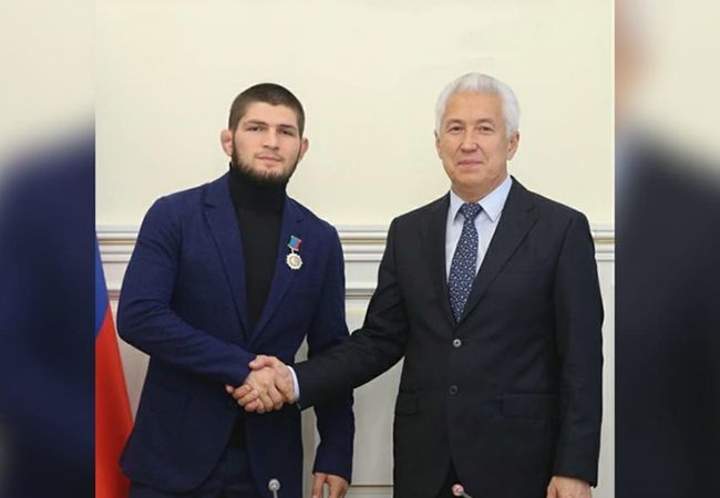 Khabib geëerd met de hoogste onderscheiding van zijn land