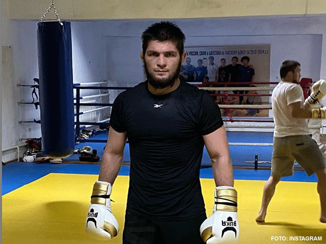 UFC-kampioen Khabib komt terug voor een laatste gevecht