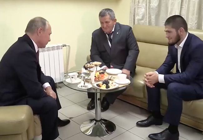 President Poetin bouwt school ter ere van UFC kampioen Khabib