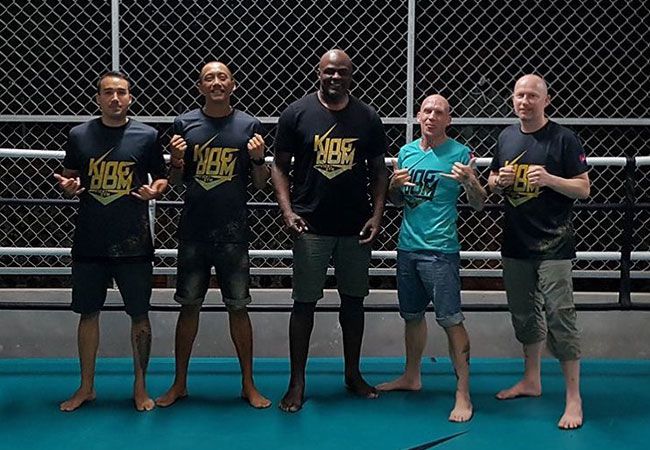 Kickboks training met Ernesto Hoost in Cambodja groot succes