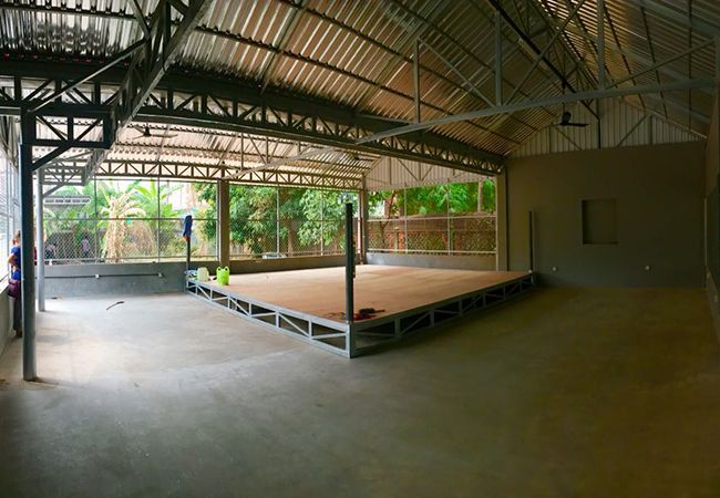 Ernesto Hoost opent Kingdom Fight Gym in Cambodja
