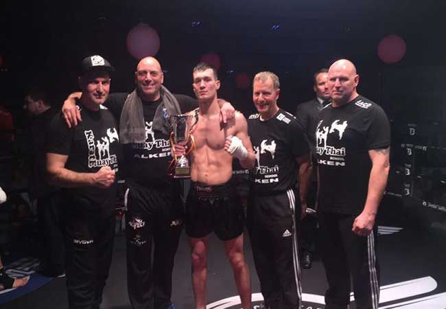 SCHITTERENDE KO OVERWINNING VOOR LEVI MINKENBERG IN HEERLEN