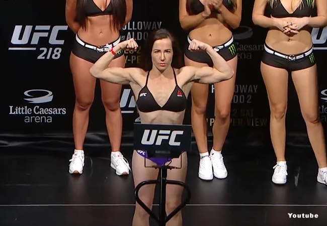 Voormalig UFC-vechter Angela Magana ontwaakt uit coma