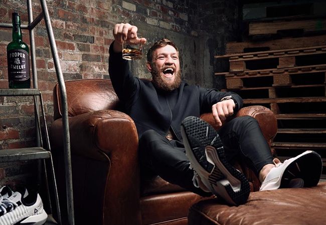 Conor McGregor daagt 'Hollywood-actrice' Mark Wahlberg uit