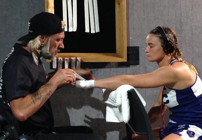Nederlandse Mellony Geugjes bereikt halve finale MMA show in Zuid Afrika