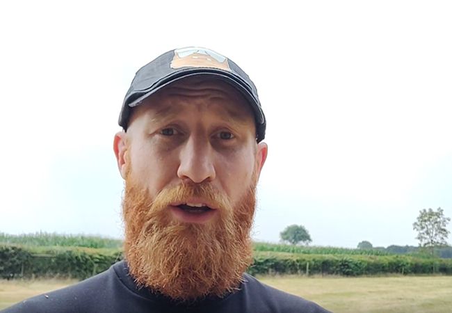 Kickboksen: Mitch Kuijpers zwaar 'knock-out' maar toch Wereldkampioen K-1