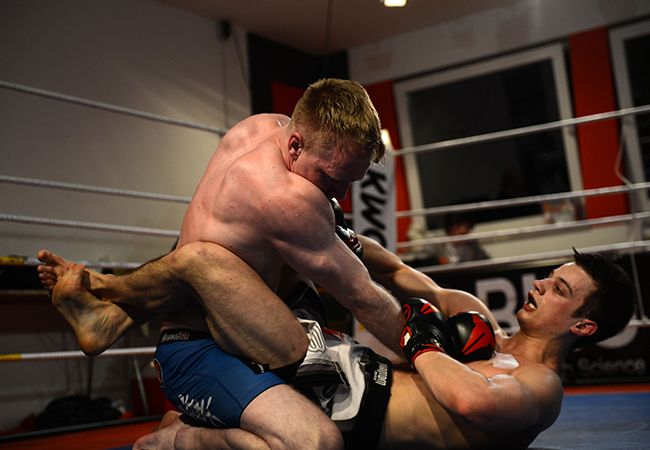 MMA is in Frankrijk verboden maar kan dit ook in Nederland?