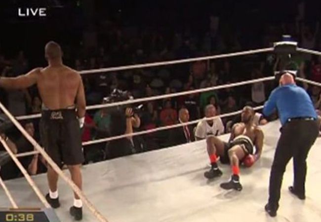 MMA-vechter wint deelname aan bokswedstrijd: 'krijgt flink pak slaag' (video)