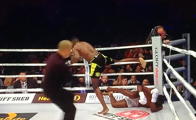 Murthel Groenhart wint van Cedric Doumbe op Glory 44