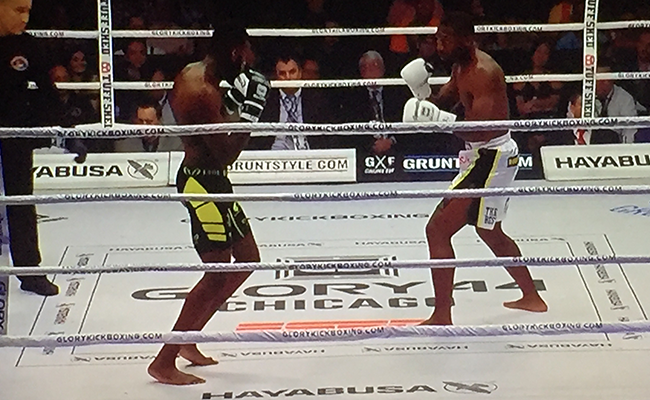 Murthel Groenhart wint van Cedric Doumbe op Glory 44