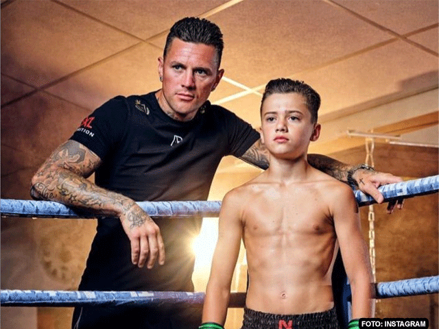 Nieky Holzken met een een jeugdige Geraldo