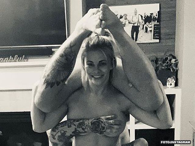 NAAKTE UFC-VECHTSTER: "Ik zoek geen aandacht met blootfoto's"