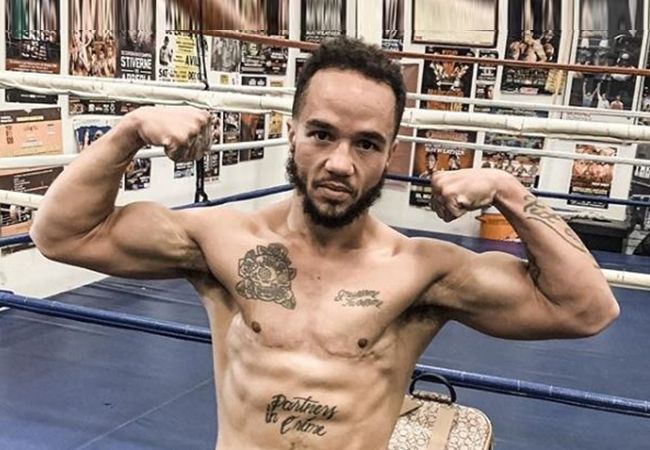 Transgender schrijft geschiedenis: 'wint eerste  prof bokswedstrijd als man'