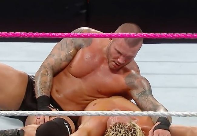 Waarom de UFC events worden afgelast en de WWE niet