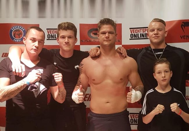 Foto: (Links naar rechts ; Tim Berndt , Randy Kuiper , Martin Reemeijer , Roy Tieks en Jake Reemeijer (onder)