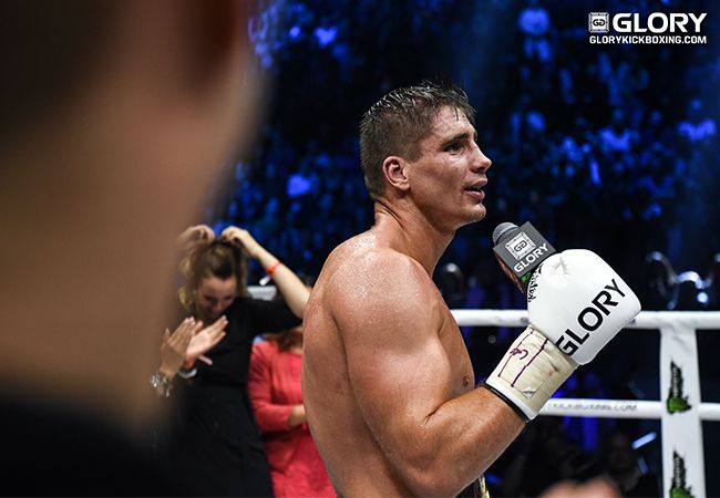 Kickboks kampioen Rico Verhoeven in Bulgaarse filmstudio