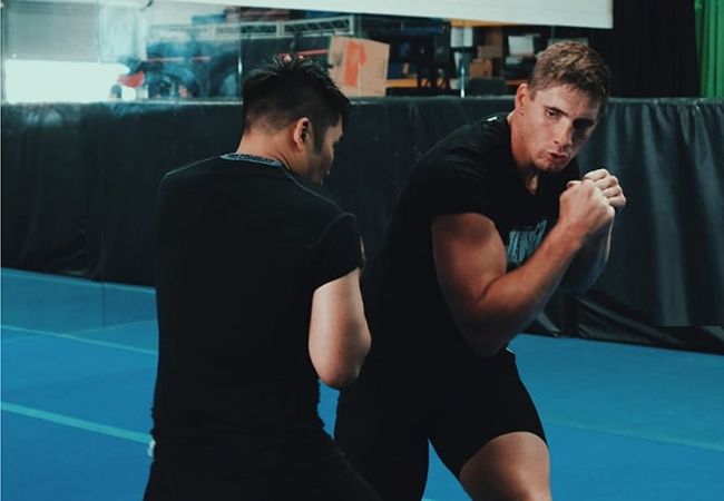 Slick moves: Rico Verhoeven oefent voor filmrol (video)