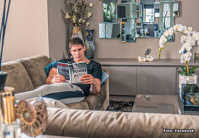 Fans tegen Rico Verhoeven: 'Kom nu eens van die bank af'