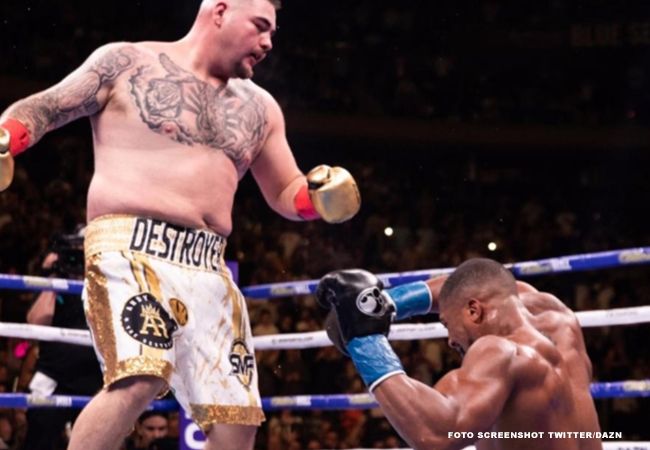 WTF: Bokskampioen Andy Ruiz slaat kaak coach scheef (video)