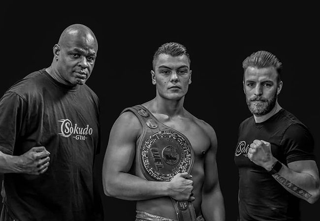 Kickboksen: Santino Verbeek tekent bij ONE Championship