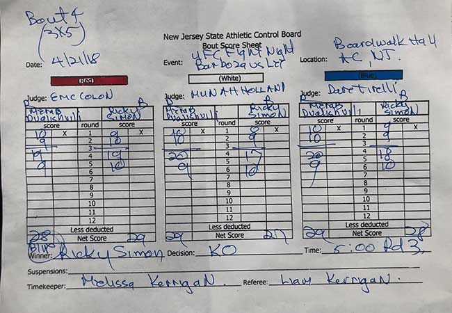 VIDEO | De meest bizarre TKO overwinning in de UFC tot nu toe!