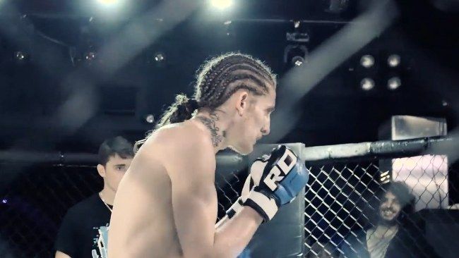 Neergestoken MMA-vechter slaat bende overvallers tot moes